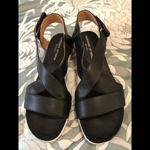 Adrienne Vittadini Velcro sandals 👡